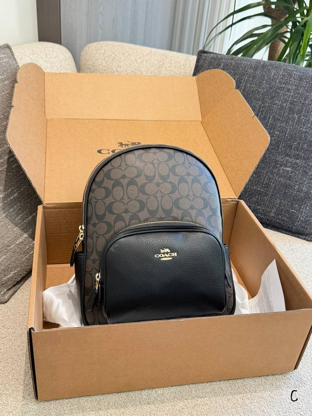 Coach女新款双肩包背包中号Court Coach女新款双肩包背包中号Court，双层拉链款，大小正合适，棕色Logo，尺寸约：28*33*12Cm，经典百搭
