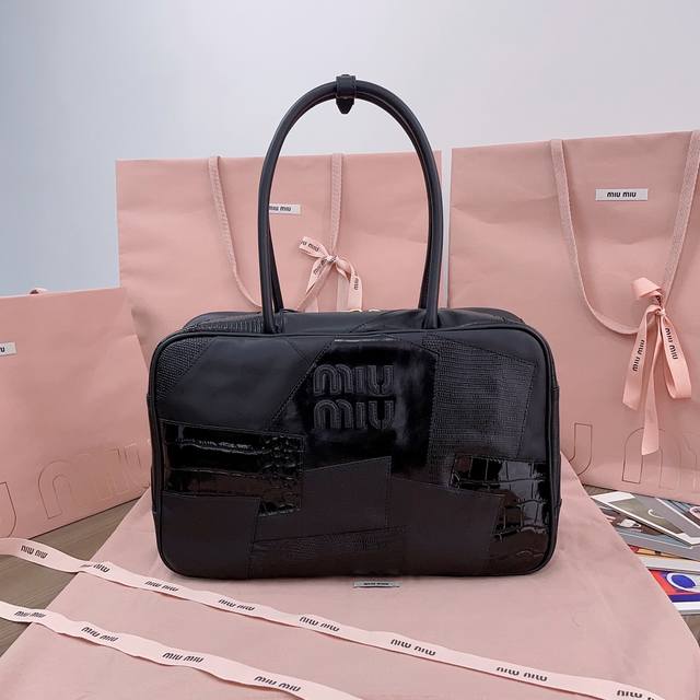 5Bb117: Miu Miu's new patchwork briefcase, handcrafted with various leathers, it