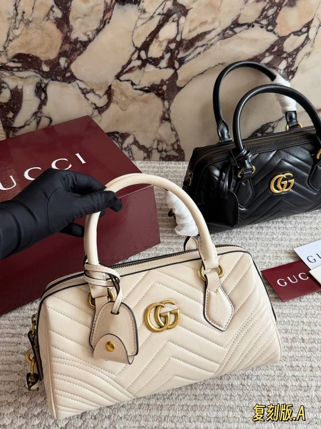 Box included, size 25.13. Gucci Marmont handbag. Vintage elegance, exuding a hig