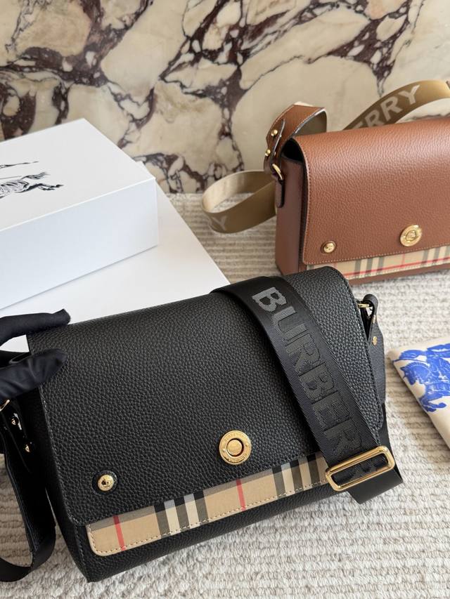 Comes with box Size: 25*18Cm Bur Classic Magatonic Messenger Bag! Exudes Vintage