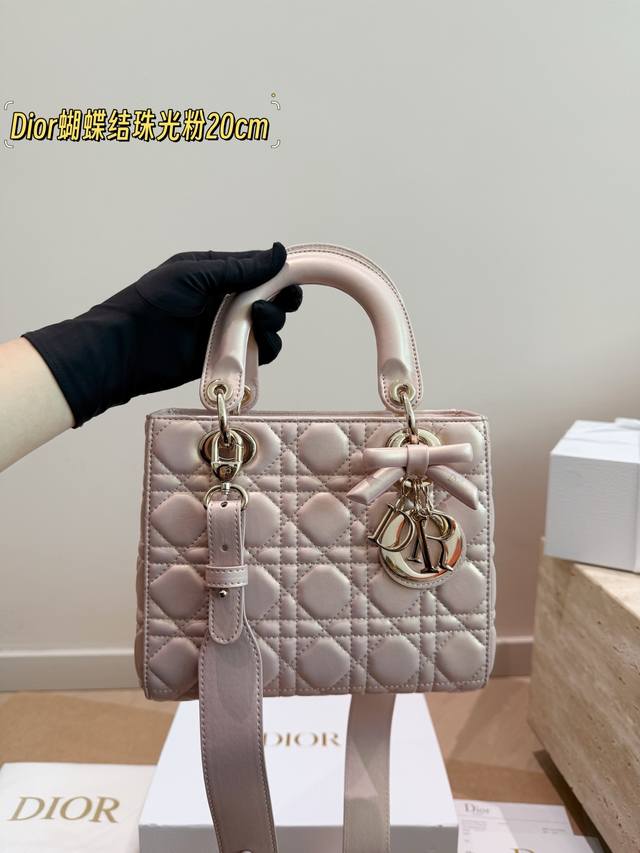 Pearl Pink Dior Lady Dior Leather Bag with Bow Design. This classic Dior Lady Di