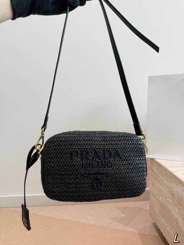 Prada's new camera Straw-woven summer essential, so beautiful Size 20.12 DDD