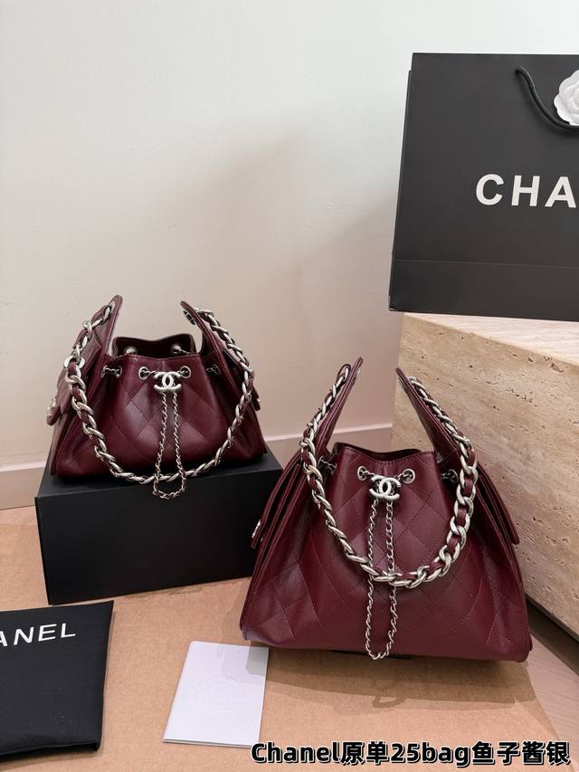 小号 迷你 配折叠盒 香奈儿Chanel 25Bag抽绳水桶包 Jennie是香奈儿带货女王吧～ 最近被Jennie 宠爱的25Bag整体是抽绳水桶包和 Hob