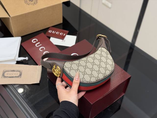 Comes with folding box/airplane box Size: 24*10Cm Gucci's new underarm bag Excel