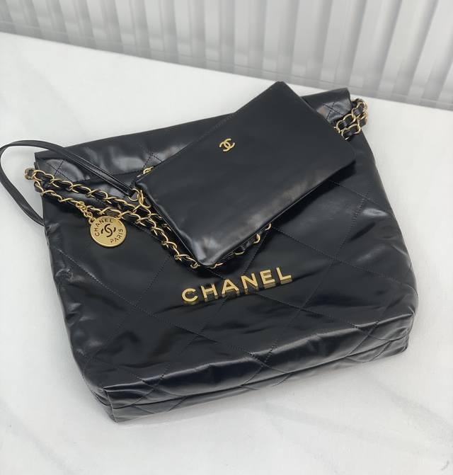 以年份命名的22Bag、如果你错过年度包王19Bag、答应我、不要再错过“它” 尺寸：35*37*7Cm 型号：3260黑 金