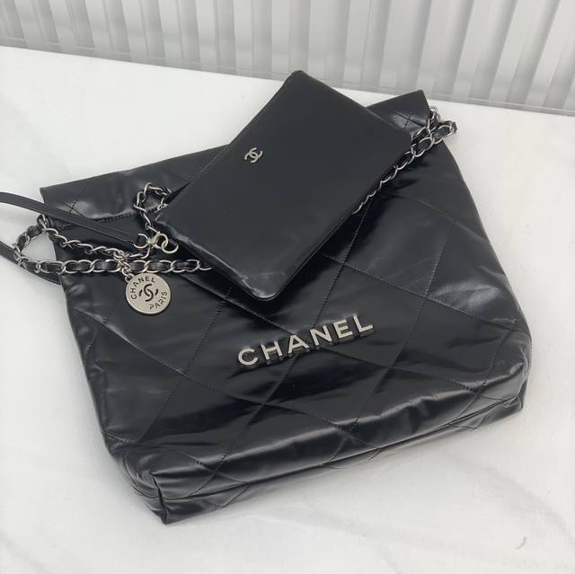 以年份命名的22Bag、如果你错过年度包王19Bag、答应我、不要再错过“它” 尺寸：35*37*7Cm 型号：3260黑 银