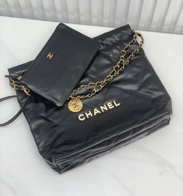 以年份命名的22Bag、如果你错过年度包王19Bag、答应我、不要再错过“它” 尺寸：35*37*7Cm 型号：3260黑 白字