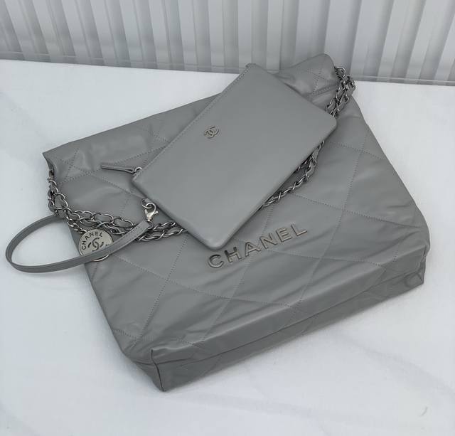 以年份命名的22Bag、如果你错过年度包王19Bag、答应我、不要再错过“它” 尺寸：35*37*7Cm 型号：3260灰 银