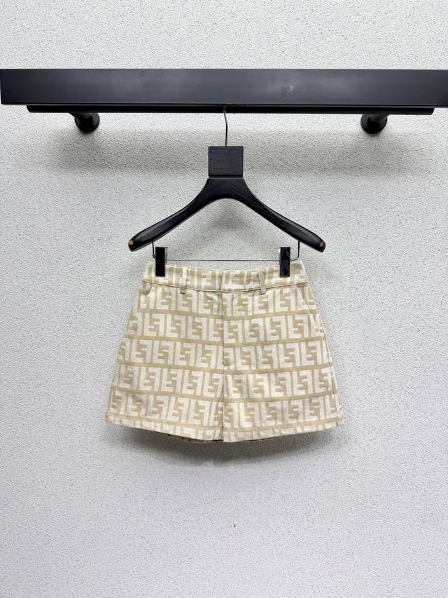 Fd brand Ff monogram shorts, high-end and sophisticated, exuding a luxurious fee