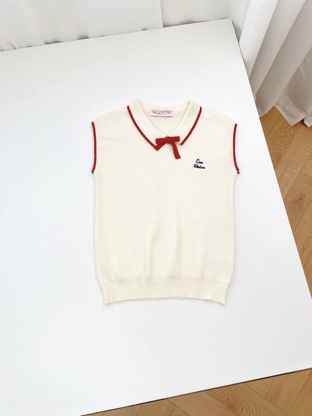 This Valentino children's knit vest features a retro preppy style. The off-white