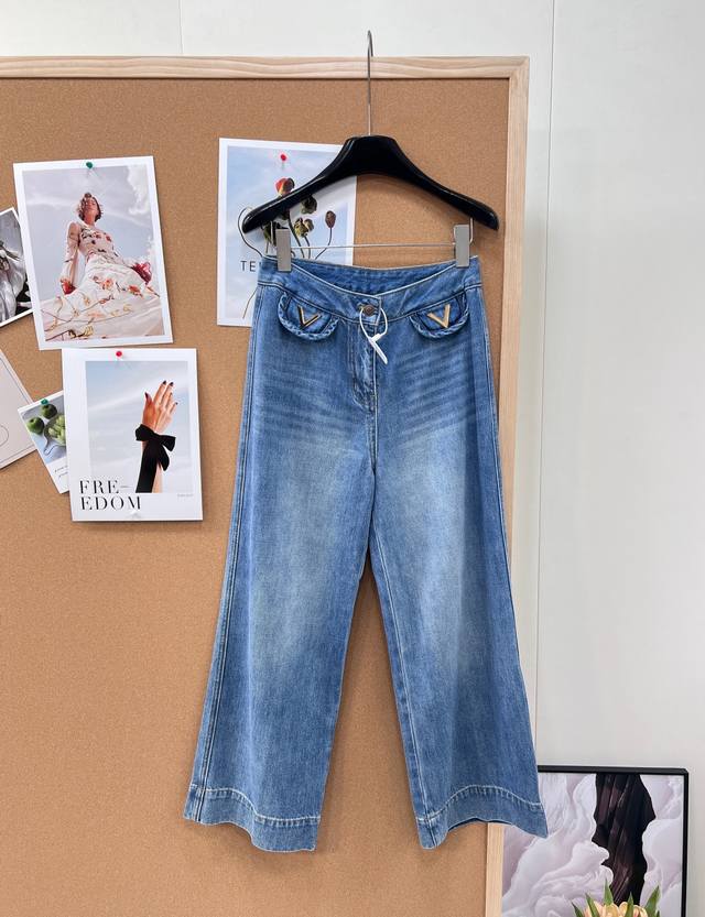 Valentino Fall/Winter New Straight Wide-Leg Jeans with Large V-Shaped Metallic E