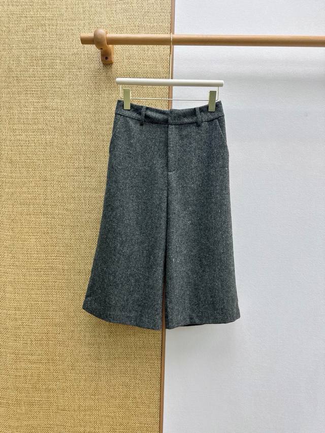 Lp20Ss 早春新品极简高智感穿搭潇洒帅气的西装中长百慕大裤 高腰阔腿小直筒剪裁修饰腿型 版型上身显瘦又高挑 休闲通勤复古优雅 定制墨绿色雪花点点羊毛面料 定