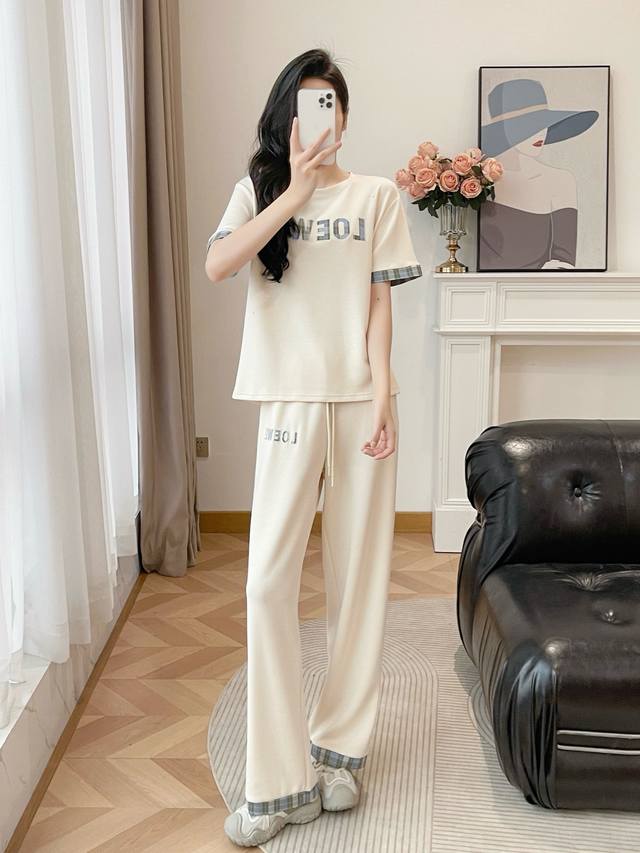 Set New Loewe two-piece bedding set, made of soft and comfortable acetate cotton