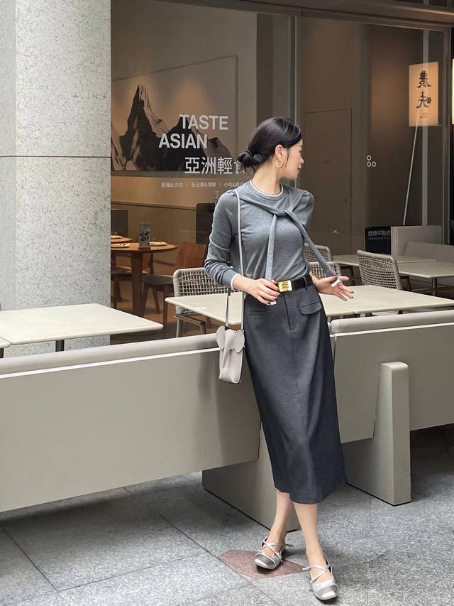 Midi Skirt New Midi Skirt with High Waist, Back Slit, Straight Cut, Slimming, Bl