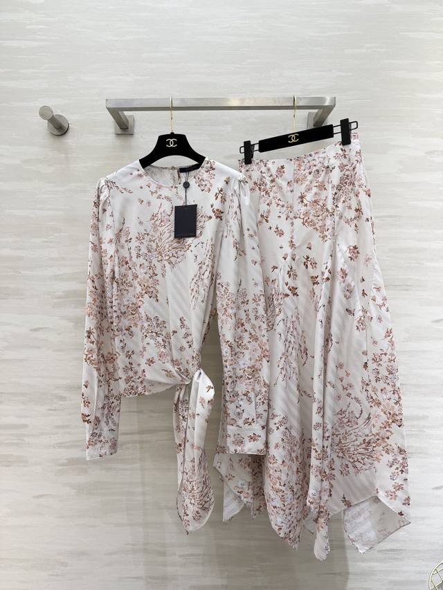 Lvvv Floral Set