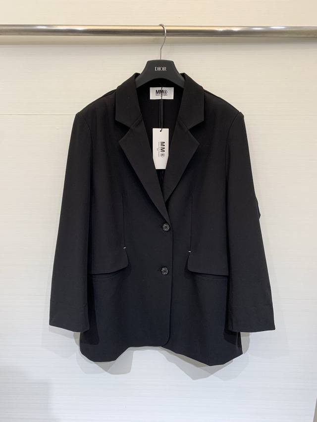 Mm6 Maison Margiela Spring/Summer 2026 New Arrival: Loose-fitting, casual, light