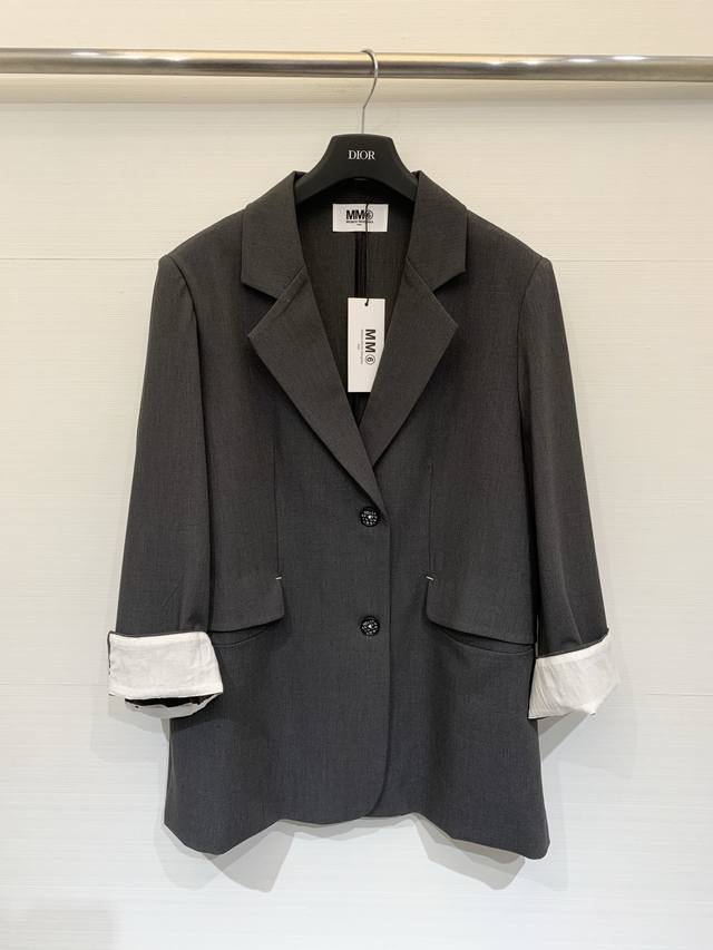 Mm6 Maison Margiela Spring/Summer 2026 New Arrival: Loose-fitting, casual, light