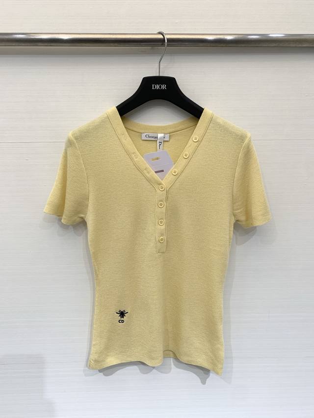 Dior Spring/Summer 2026 New V-neck fitted knit short-sleeved top with a small be