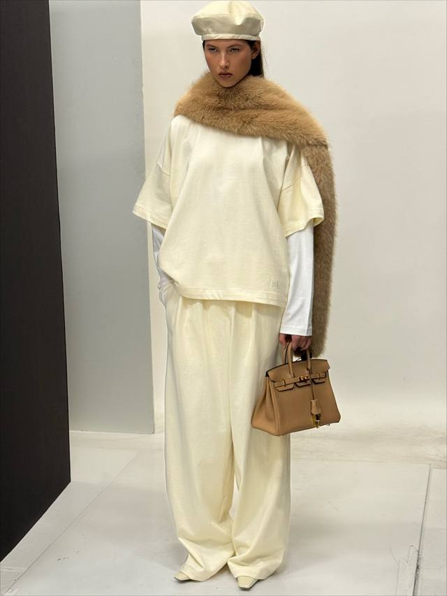 Faux two-piece crew neck top! Cotton S/ml DDD