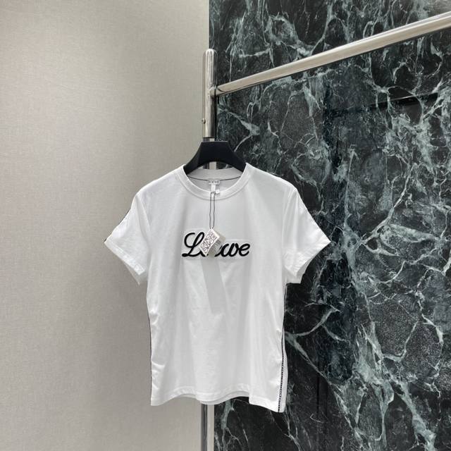 Loewe Spring/Summer 2026 New Embroidered Short-Sleeve T-Shirt. The embroidered l