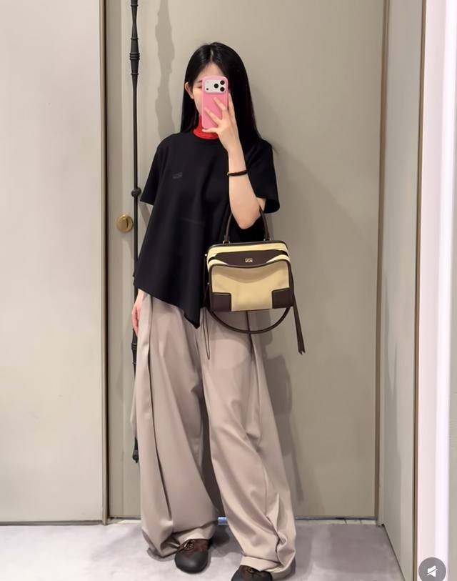Loewe Spring/Summer 2026 New Style Skirt-Sleeve T-Shirt. Round neck + loose skir