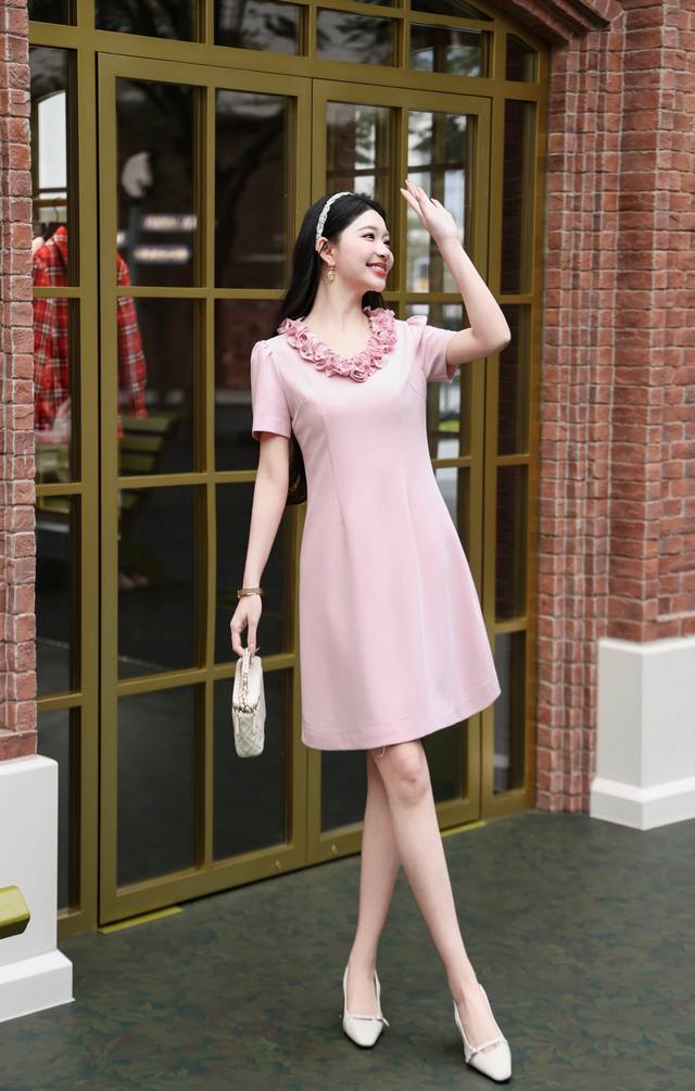 Dress Spring/Summer New Valentino Dress, French Gentle Style, V-neck, 3D Rose Co