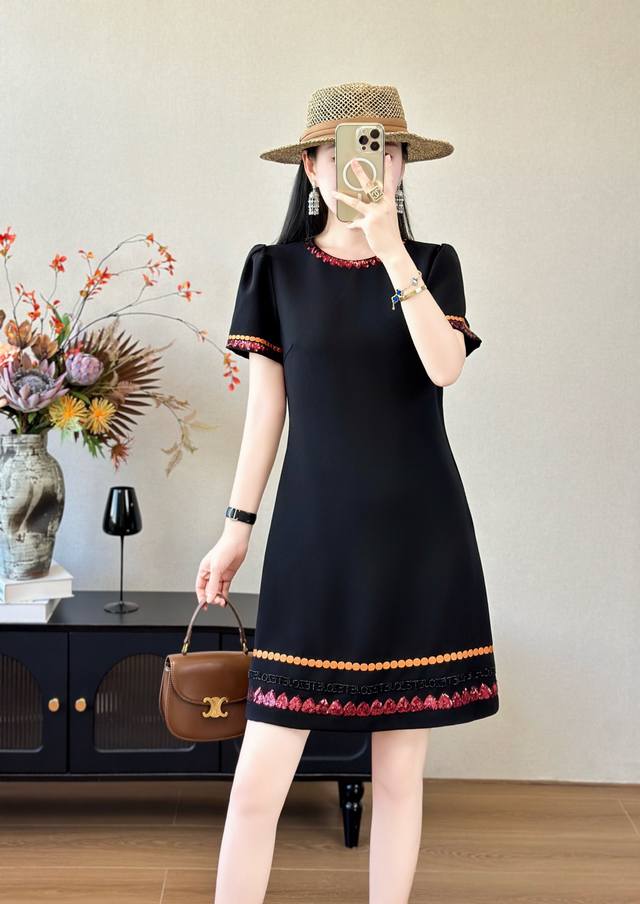 Dress Valentino New Style Dress, Elegant Fit, Slightly Fitted Waist, Heavy Embro