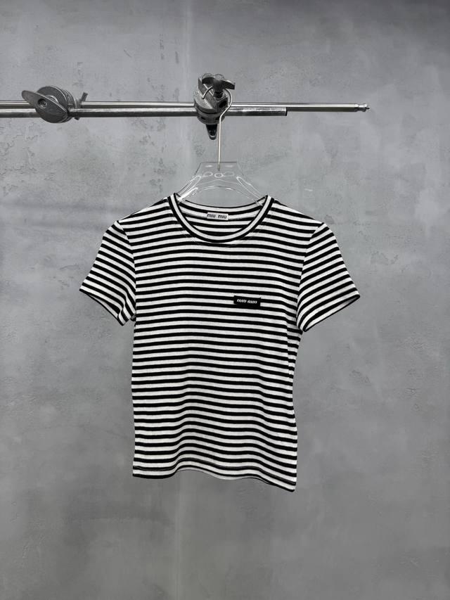 Miu | New short-sleeved T-shirt, classic embroidered label, rayon striped fabric