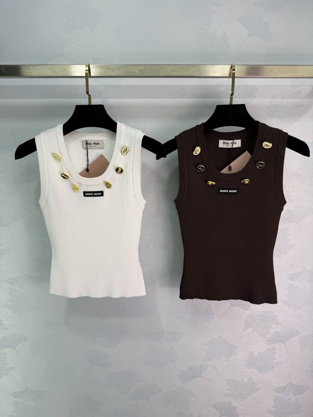 Miu* Spring/Summer 2026 New Knitted Vest, made of stretch ribbed fabric for a co