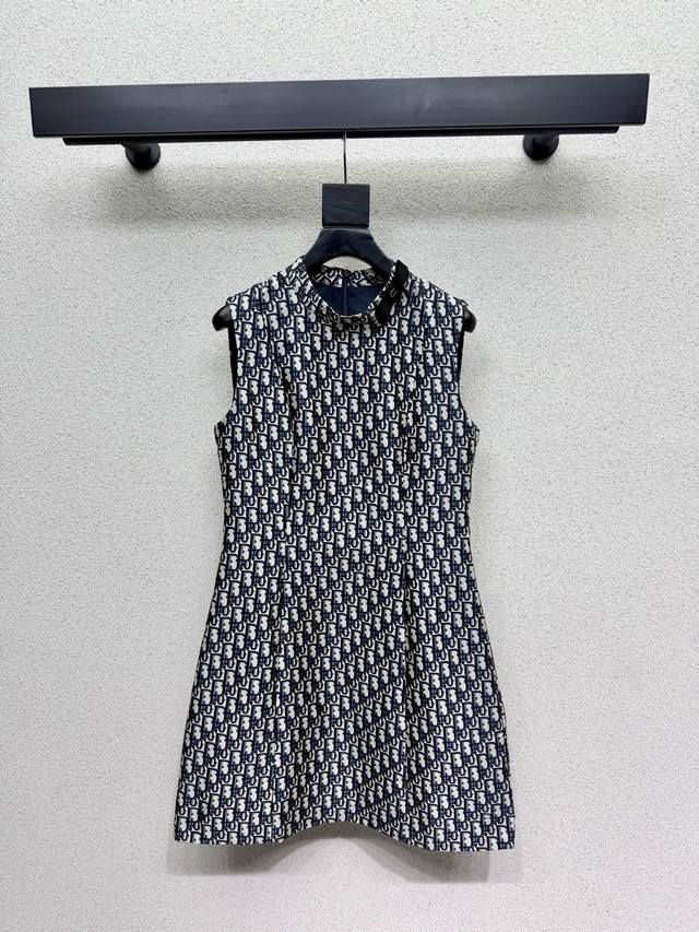 D Brand Cd Bow Monogram Sleeveless Dress: Understated yet stylish, versatile des