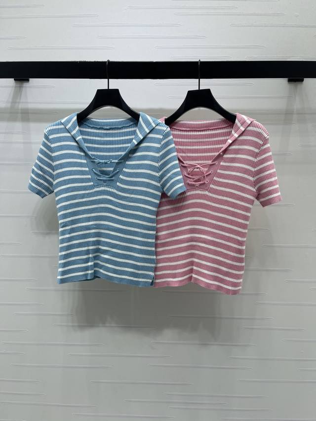 上新原单高端品质 Dio* 2026春夏最新系列！绑带条纹针织短袖！定制斜纹全棉纱线织造 质感透气 通体条纹撞色 胸前交叉绑带 背后披肩字母大翻领 时髦减龄 简