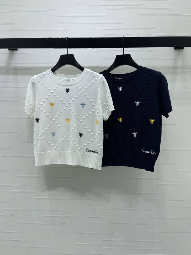 上新原单高端品质 Dio* 2026早春最新系列！菱格针织短袖！定制棉毛纱线织造 密度细针织造 清晰毛感肌理 舒适亲肤 圆领针织短袖剪裁 通体分布波点菱格图案彩