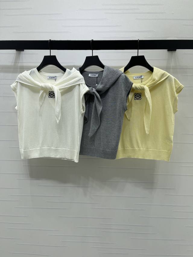 上新原单高端品质Loew* 2026早春最新系列！披肩镂空针织背心！定制进口纱线织造 质感高级舒适 圆领针织背心上衣剪裁 成衣通体素色打底 外置镂空披肩可松可系