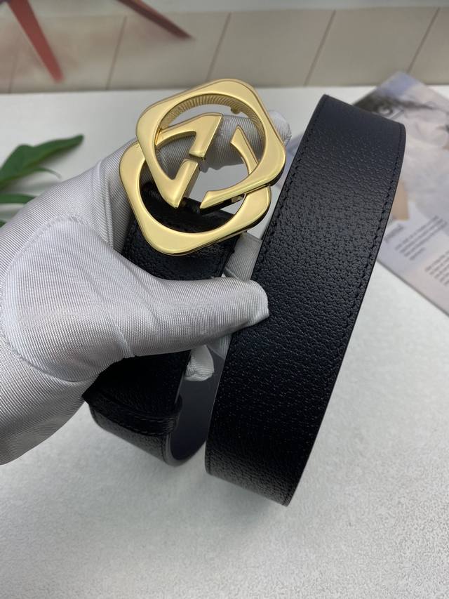 Comes with full gift box. Gucci: Original single-layer calfskin belt, heat-press