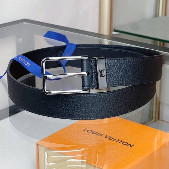 Lv M8202T pont Neuf 35mm Belt This Taurillon leather belt features a metal belt
