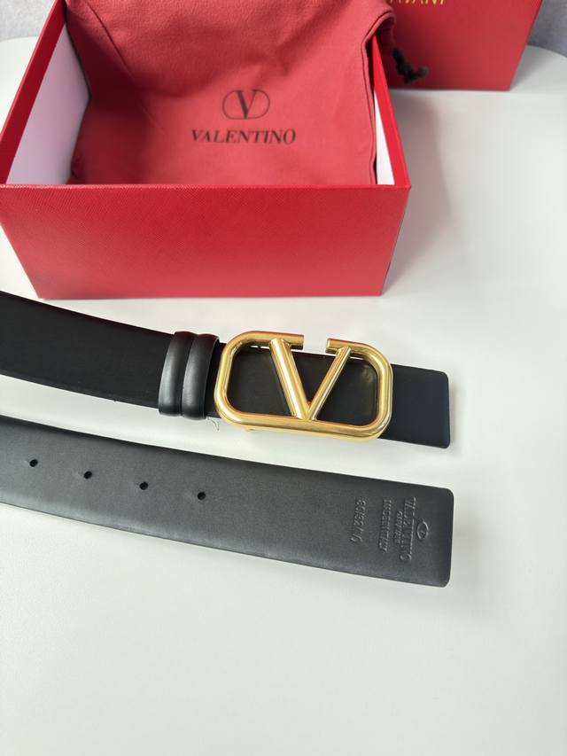 Valentino 40mm Double-sided top-grain cowhide classic style reversible belt with Valentino 40mm Double-sided top-grain cowhide classic style reversible belt with