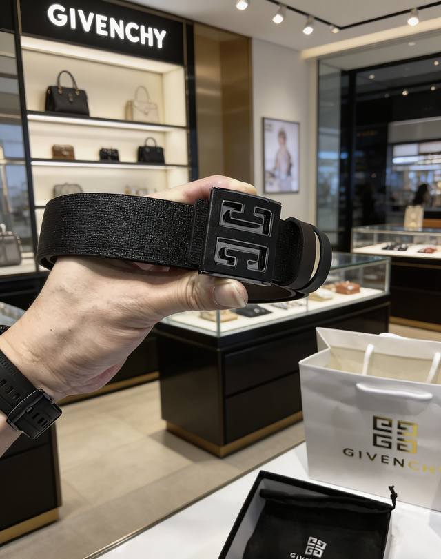 配送专柜包装 打孔针 批 宽35Mm，原单进口小牛皮 头层牛皮，搭配原单钌钯电镀Gg扣，手感.油边近乎完美，原产皮料定制，质感无可挑剔，出众的细节，高清实拍，货