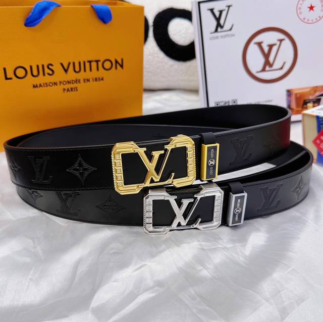 皮带：Lv.路易威登顶级复刻- 腰带：原单品质百分百进口原厂头层牛皮，保证真皮。镶嵌颗颗饱满钻石镶钻工艺.真空电镀.永不掉色.24K实心纯钢扣头层小牛皮老花纹路