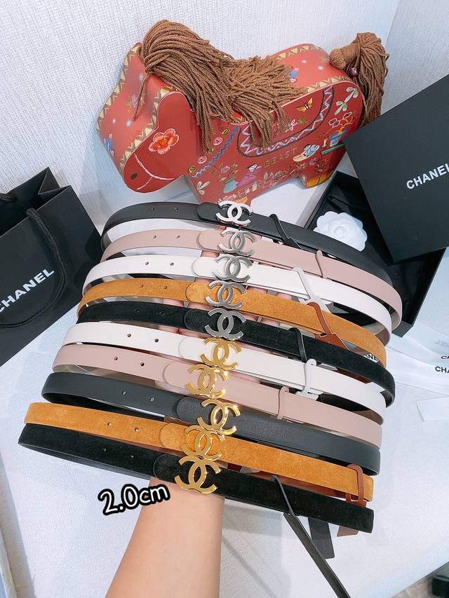 New Chanel Narrow Reversible Belt Chanel's classic reversible belt, made of high New Chanel Narrow Reversible Belt Chanel's classic reversible belt, made of high