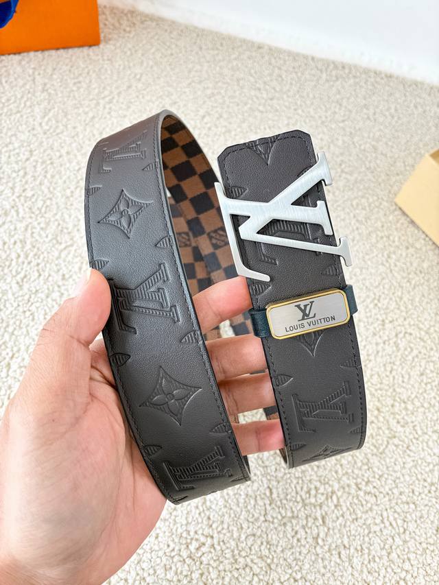 品名： Lv..路易..威登腰带皮带原单 型号：挂扣，经典纯钢材质挂扣，头层牛皮，图片实物拍摄 材料：头层牛皮，挂扣系列，纯钢材质扣头，钯镀电镀工艺永不掉色。原