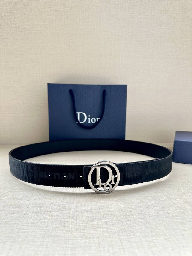 Dior 3.5cm Width. This gold-finished brass belt buckle is a new addition to the