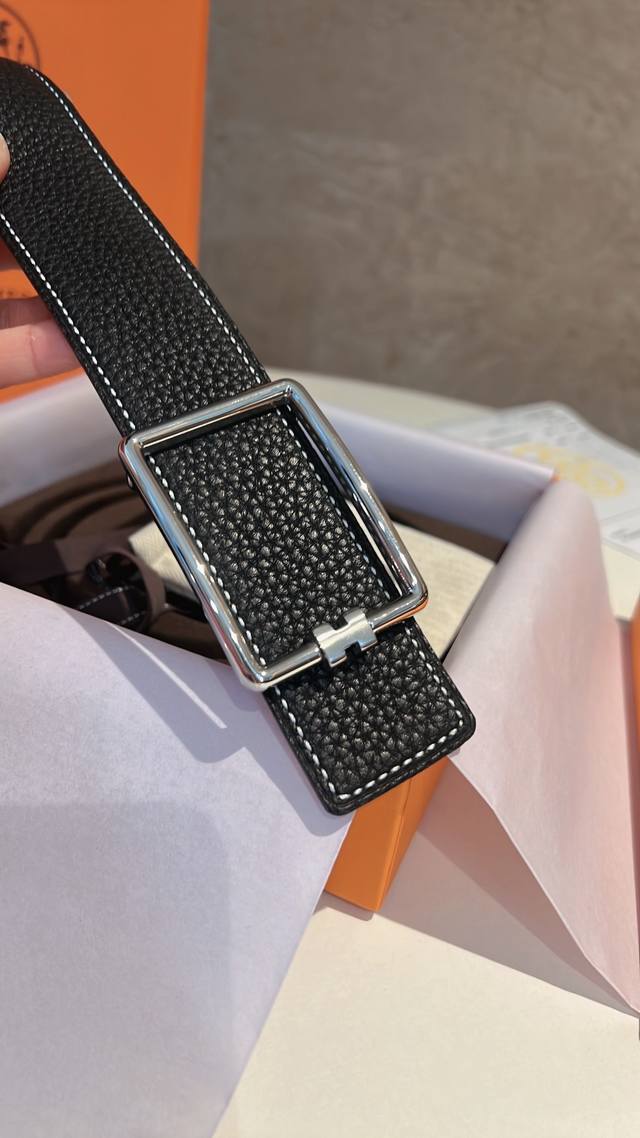 Encircling the waist, capturing exquisite details, this brand, which has captiva