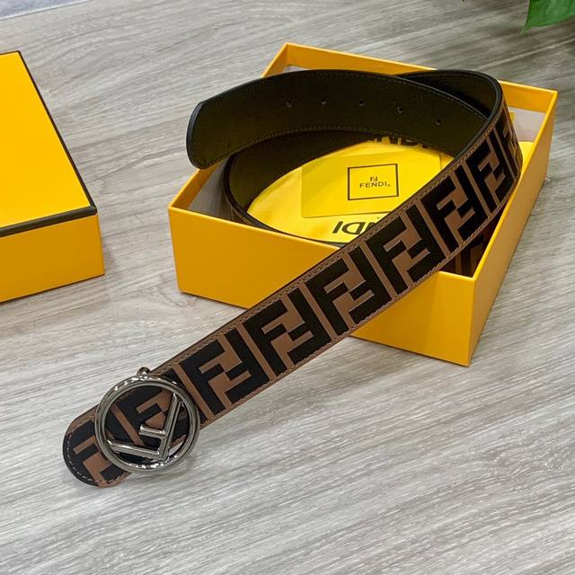 Image and Packaging Fendi Boutique Style 40mm Wide Leather Belt with Logo Design