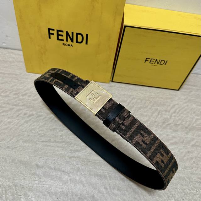 图片包装 Fendl 芬迪 专柜同款 宽3.8Cm 原版定制布料 Ff图案布料材质 黑色皮革内衬 单钉镀钯金属配件 时尚潮流 经典系列