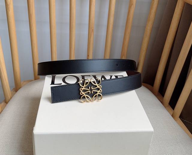 Loewe latest style waist belt (same as in boutiques): 2.8cm wide. Made of smooth Loewe latest style waist belt (same as in boutiques): 2.8cm wide. Made of smooth