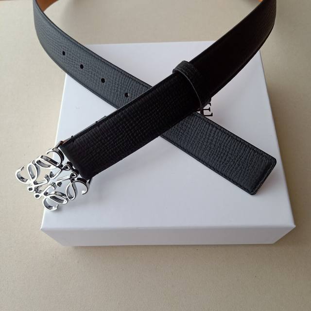 Brand: Loewe Price: PPP (Private Partnership), no gift box Size: 32mm wide, auth Brand: Loewe Price: PPP (Private Partnership), no gift box Size: 32mm wide, auth
