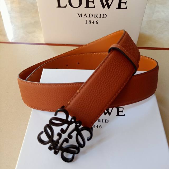 Brand: Loewe Price: PPP (Private Partnership), no gift box Size: 40mm wide, auth Brand: Loewe Price: PPP (Private Partnership), no gift box Size: 40mm wide, auth
