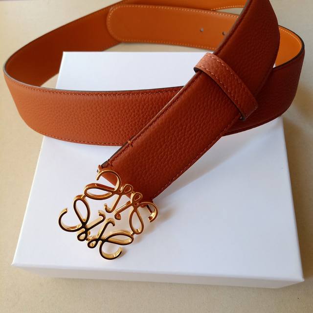 Brand: Loewe Price: PPP (Private Partnership), Gift Box Not Included Size: 40mm Brand: Loewe Price: PPP (Private Partnership), Gift Box Not Included Size: 40mm