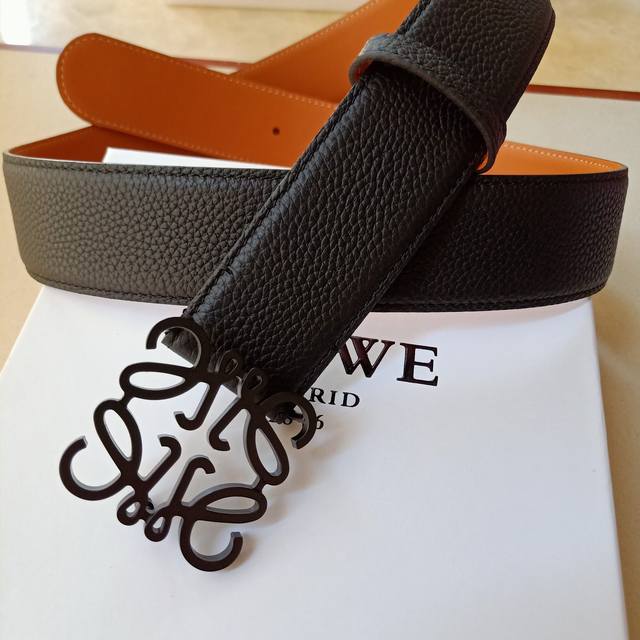 Brand: Loewe Price: PPP (Private Partnership), Gift Box Not Included Size: 40mm Brand: Loewe Price: PPP (Private Partnership), Gift Box Not Included Size: 40mm