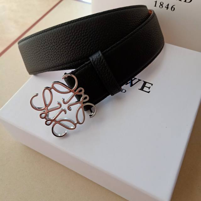 Brand: Loewe Price: PPP (Private Partnership), no gift box Size: 40mm wide, auth Brand: Loewe Price: PPP (Private Partnership), no gift box Size: 40mm wide, auth